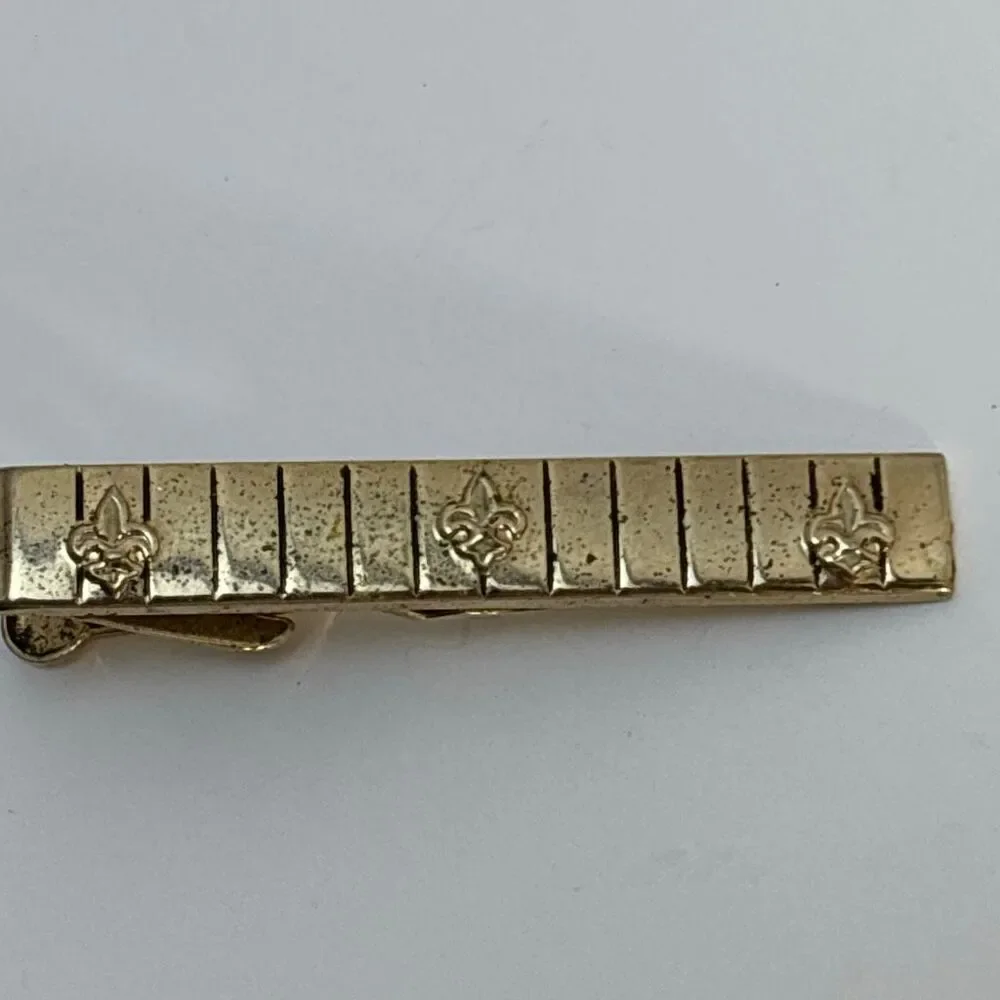 Vintage SWANK gold tone tie tack bar & cufflinks new orleans saints Fleur de Lis